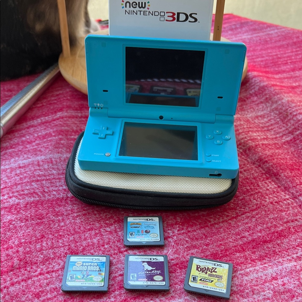 Nintendo DSi Bundle new condtion